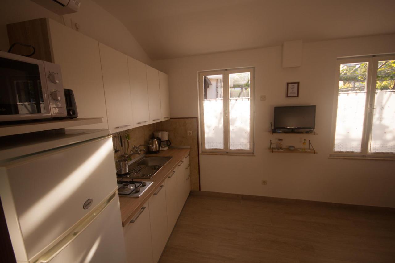 Apartments Cvelic Milovcic Malinska Exterior photo