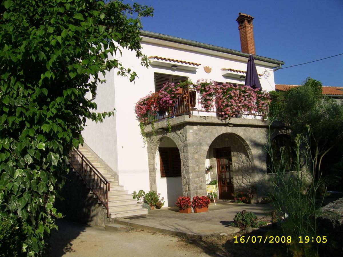 Apartments Cvelic Milovcic Malinska Exterior photo