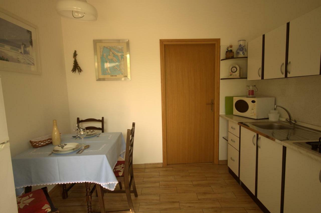 Apartments Cvelic Milovcic Malinska Exterior photo